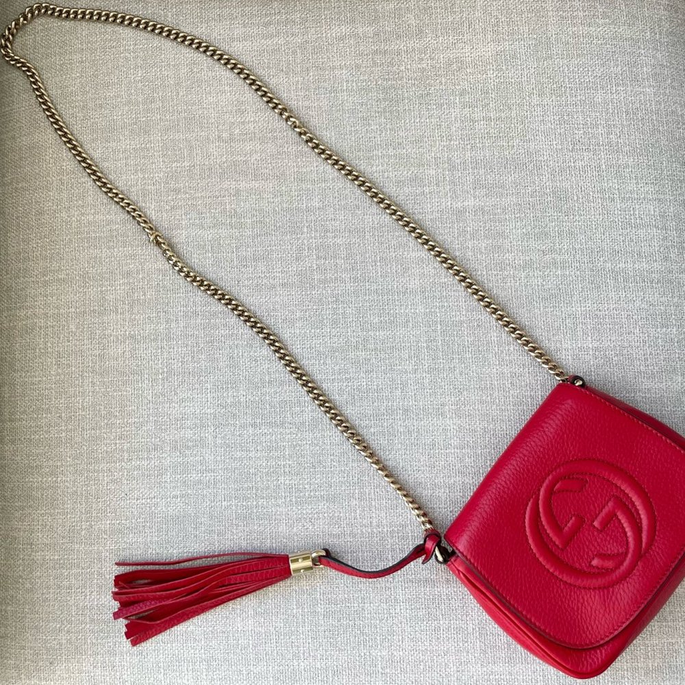 Gucci Soho Red Crossbody Bag With Chain Gem